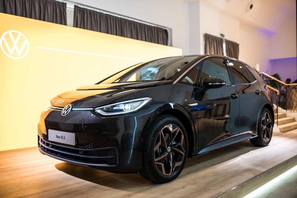 El 100% eléctrico Volkswagen ID.3, que la marca lanzará este verano.