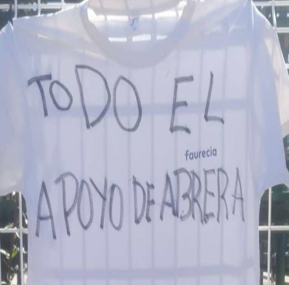 Camiseta de apoyo de Faurecia Abrera a los trabajadores de Nissan. (Foto twitter Faurecia CCOO)
