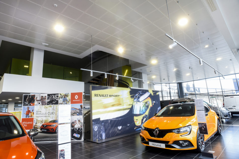 La red Renault recibe los nuevos contratos de distribución con una limitación de la venta directa del fabricante del 10%