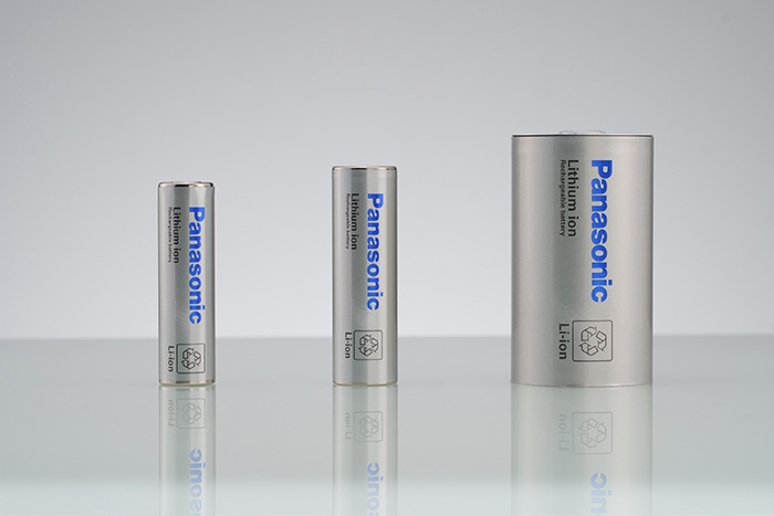 Mazda y Panasonic negocian el suministro de baterías cilíndricas de ión-litio