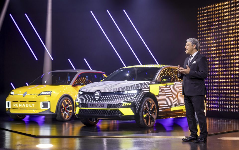 De Meo (Renault): «Todo te empuja a bajar precios de los eléctricos, pero es peligroso para la industria»