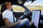 Conducir sin manos ya es posible en España