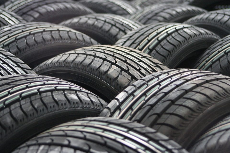 Bruselas investiga a varios fabricantes de neumáticos por conductas anticompetitivas