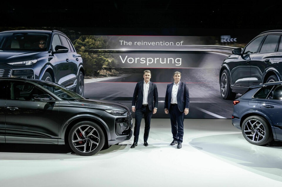 El consejero delegado de Audi, Gernot Döllner, y el director financiero, Jürgen Rittersberger, durante la presentación del Audi Q6 e-tron.