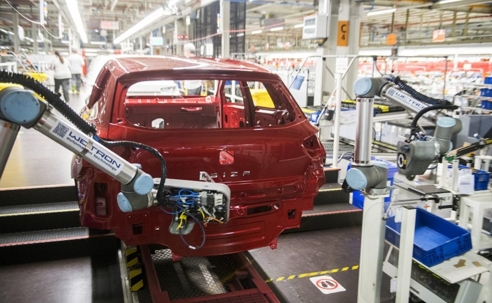 Los fabricantes de coches, con problemas para cumplir las bases del Perte del eléctrico