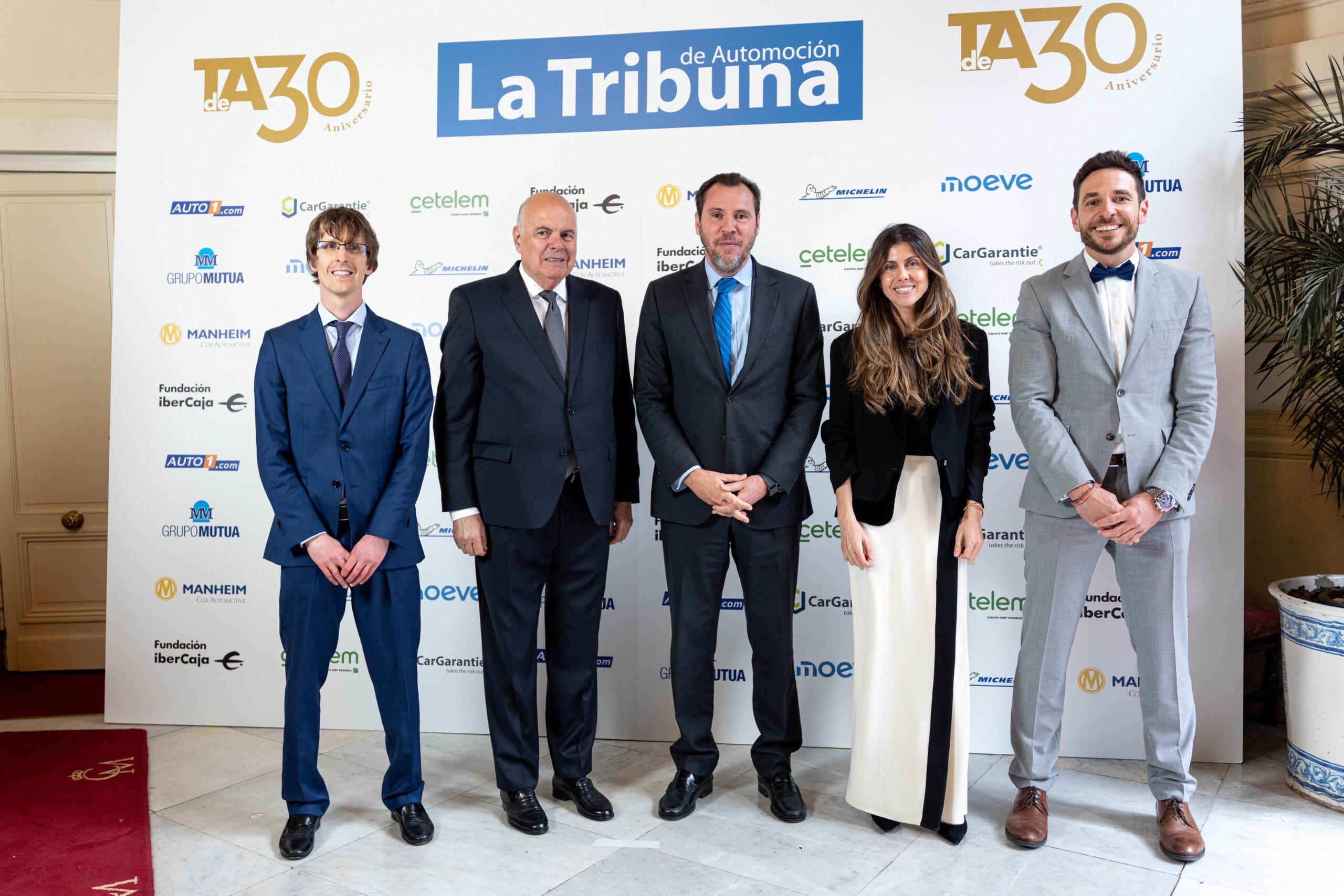 José Muñoz, José Vicente de los Mozos y Miguel Sebastián, premios 30º aniversario La Tribuna de Automoción