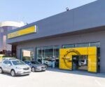 Los concesionarios de Peugeot y Citroën firman el nuevo contrato de distribución, los de Opel y los exFCA apuran los plazos