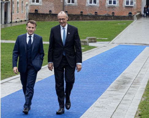El presidente francés, Emmanuel Macron (izq.), y el canciller alemán, Friedrich Merz (drch.),