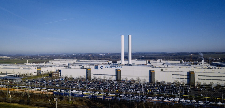 El Grupo Volkswagen plantea una congelación salarial durante varios años y recortes de pagas extra en Alemania